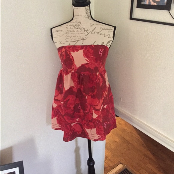 Banana Republic Tops - 🆕Banana Republic Beautiful 🌺 fun Strapless 6